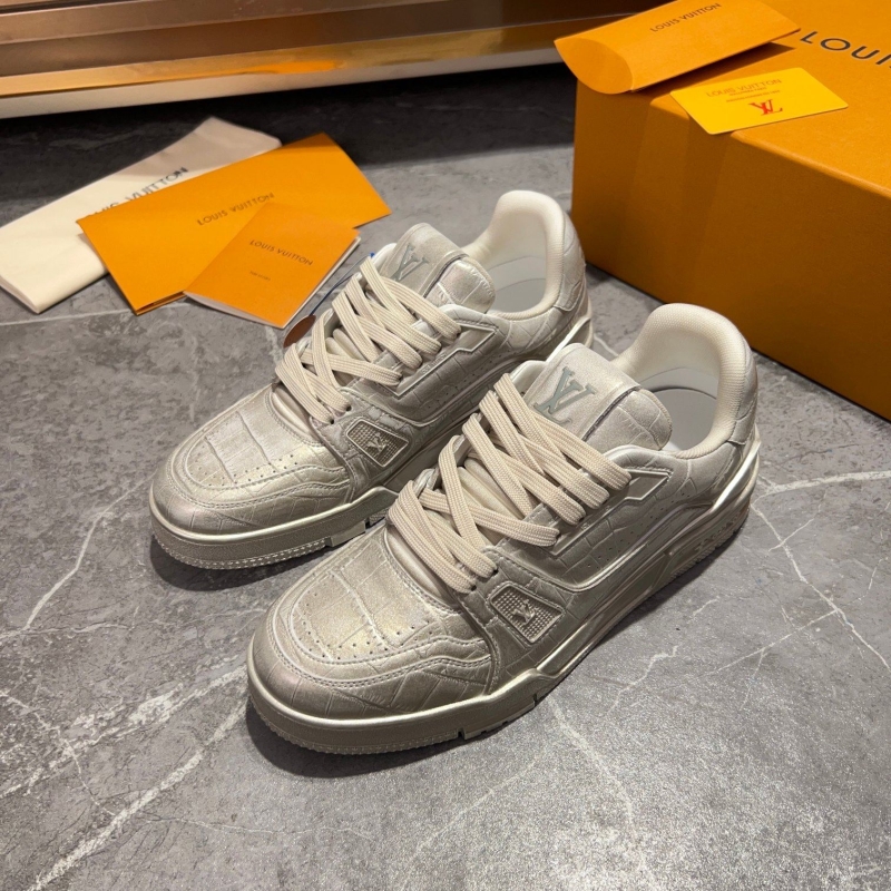 l**is V*t*n sneakers